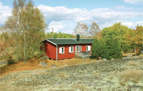 Cozy Home In Torhamn With Kitchen