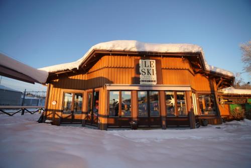 Le Ski Lodge & Steakhouse