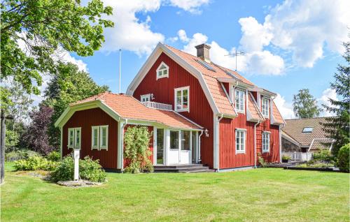 Gorgeous Home In Rrvik With Wifi