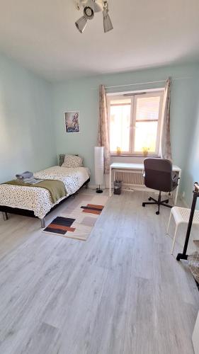 Room near Triangeln Station- shared kitchen and bathroom