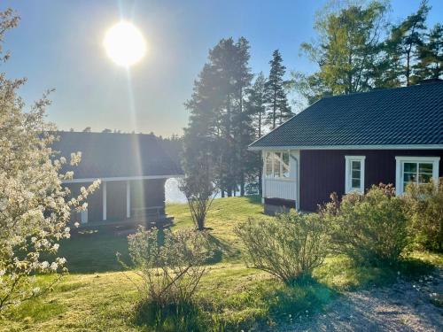 The Pintorp cabin by the lake